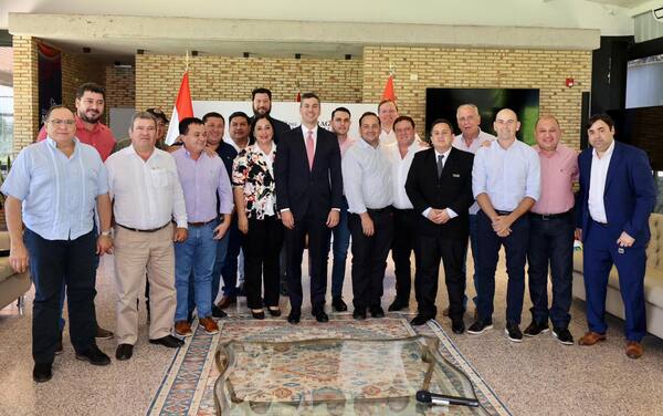 INTENDENTES HONOR COLORADO DEL DEPARTAMENTO DE ITAPÚA SE REUNIERON CON EL PRESIDENTE SANTIAGO PEÑA - Itapúa Noticias