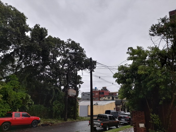 Fuerte temporal afecta gran parte de Itapúa: ANDE trabaja para restablecer el servicio eléctrico