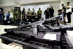 Diario HOY | Oficializan entrega de armas incautadas en Operativo Dakovo a la Policía Nacional