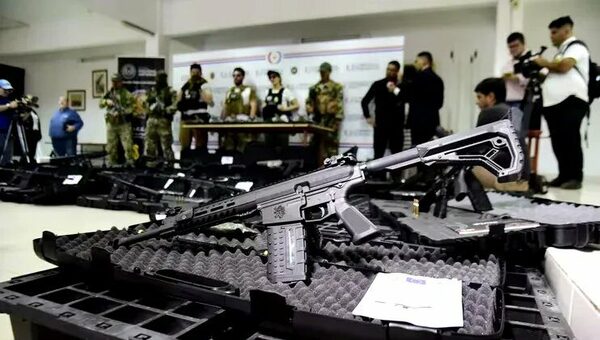 OFICIALIZAN ENTREGA DE ARMAS INCAUTADAS EN OPERATIVO DAKOVO A LA POLICÍA NACIONAL - Itapúa Noticias