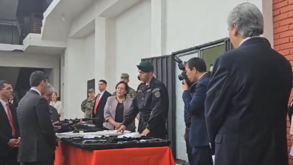 Policía recibe 2.000 armas incautadas en operativo Dakovo para "fortalecer la seguridad"