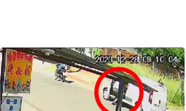 ¡Qué yeta!: Llantó y motochorros se llevaron su préstamo de 60 palos