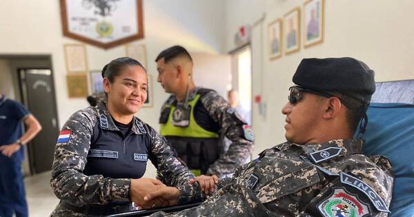 La Nación / Lince herido en operación Veneratio salió de alta y fue recibido con aplausos