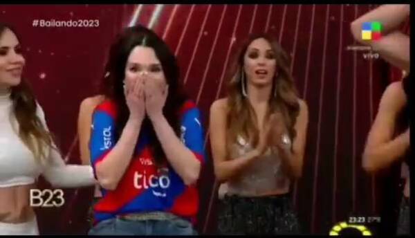[VIDEO] Con la remera del Ciclón, Lali González clasificó a octavos de final del "Bailando"