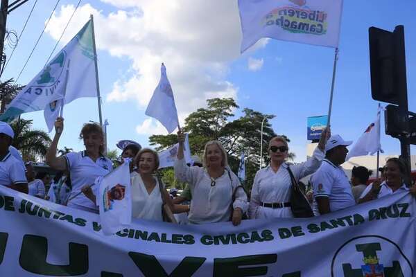 Centenares exigen liberación del gobernador de Santa Cruz, el opositor Camacho - Mundo - ABC Color