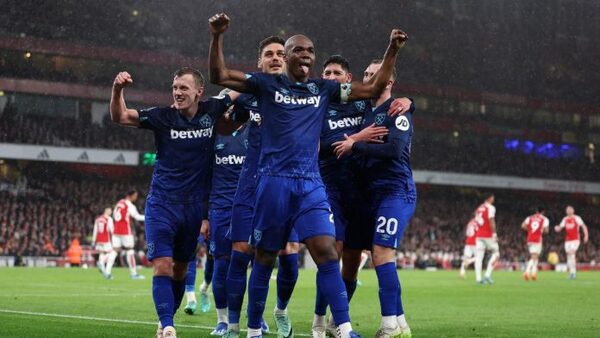 Derrota del Arsenal deja a Liverpool como líder solitario en el fútbol inglés
