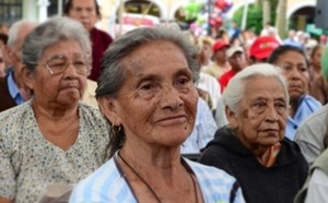 Unos 310.000 adultos mayores reciben pensión alimentaria del Estado en Paraguay - MarketData