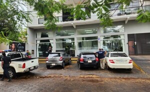 Hurtan G. 13 millones tras violentar el blindex de salón de belleza