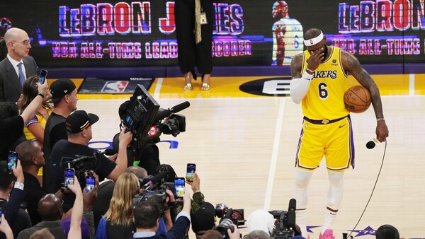 LeBron James celebra su 39 cumpleaños en plena vigencia