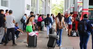 La Nación / Liberan horario de buses de media y larga distancia hasta el martes 2 de enero