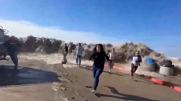 EE.UU.: Ola gigante impactó en playa de california y dejó 8 heridos - Unicanal