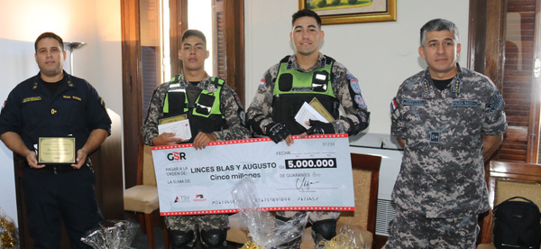 Entregaron reconocimiento a policías y militares por contribuir al bienestar de sus comunidades - La Tribuna