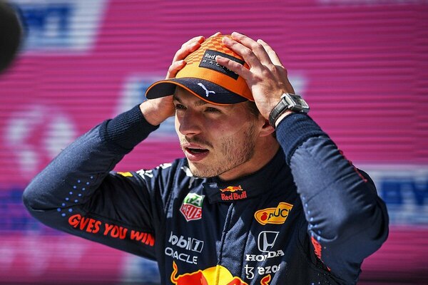 Versus / Verstappen y un insólito momento al buscar alquilar un auto deportivo en Portugal