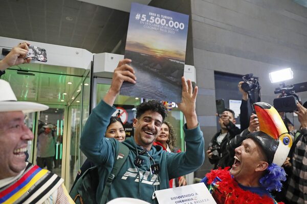 Colombia recibe con fiesta al turista número 5,5 millones, procedente de Argentina - MarketData