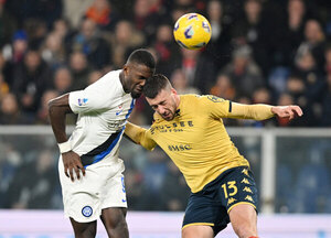 Versus / Genoa frena al líder Inter de Milán en Italia