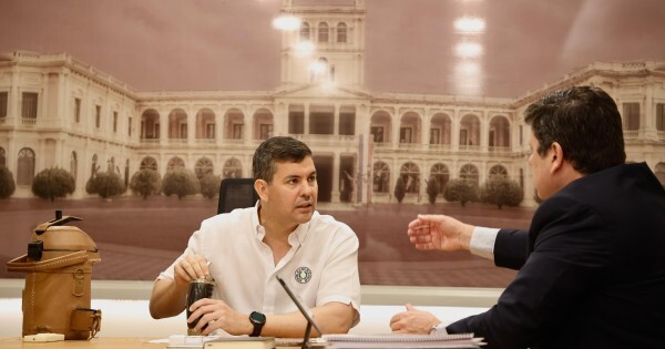 Peña promulga un presupuesto austero, sin los aumentos que quería para ministros y legisladores