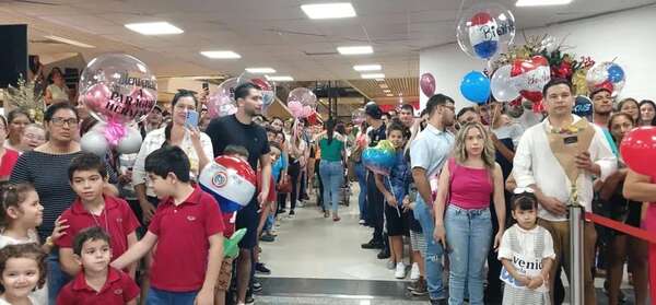 Emotivos reencuentros de las familias en el aeropuerto de Luque - Nacionales - ABC Color