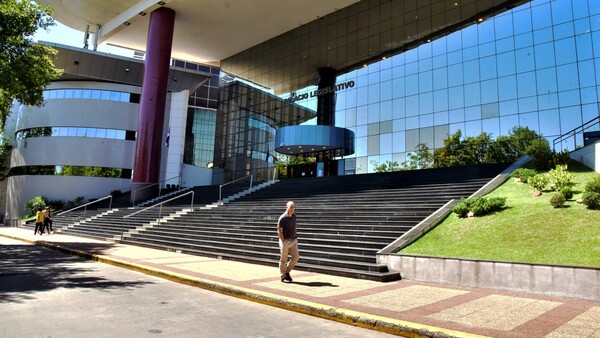 Insisten en suspender obras de ampliación del Congreso