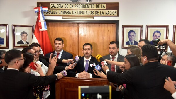 Latorre se burla de la ciudadanía y contratará a 50 nuevos funcionarios.