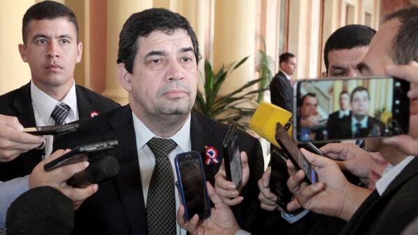 Fiscalía pide desestimar la denuncia contra Velázquez
