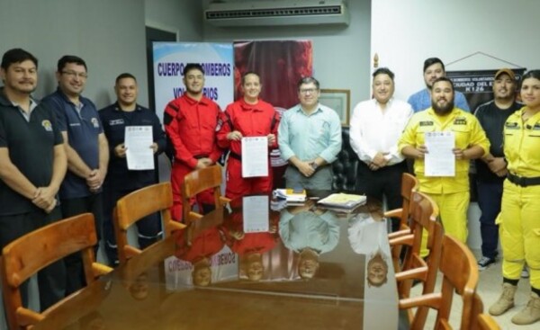 Municipalidad de CDE firma convenio con bomberos