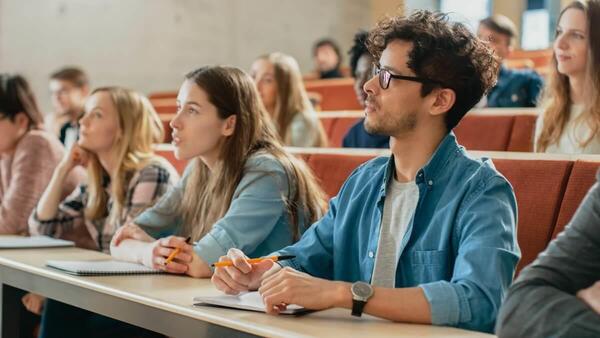 Gobierno otorga casi 1.000 ofertas universitarias, técnicas y de formación docente