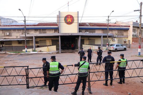 Tacumbú: reportan un fallecido tras incendio en sector baldosería - trece