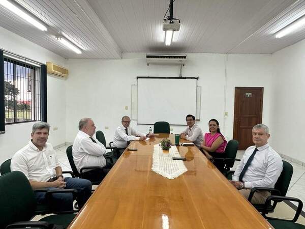 Autoridades se reúnen para analizar mejoras en Salud para el 2024 - ADN Digital
