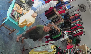 Video muestra cuando “cliente” roba ropas en una tienda de Coronel Oviedo