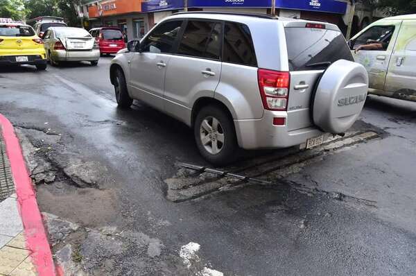 Estacionamiento será tarifado desde el martes, en una Asunción de baches y basura - Nacionales - ABC Color