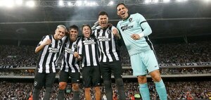 Versus / ¡El Botafogo de Fernández y Segovia se lleva a una figura de Libertad!
