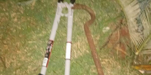 Violento asalto a una familia en busca de un maletín y llevaron solo un celular