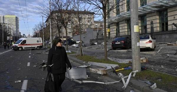 La Nación / Feroz ataque ruso a la capital ucraniana suma 39 muertos