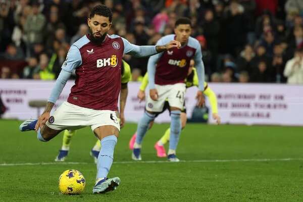 El Aston Villa acecha al Liverpool con un triunfo de penal en el minuto 88 - Fútbol Internacional - ABC Color