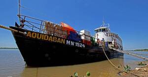 La Nación / El barco Aquidabán realiza su último atraco en el puerto de Concepción, tras casi 50 años