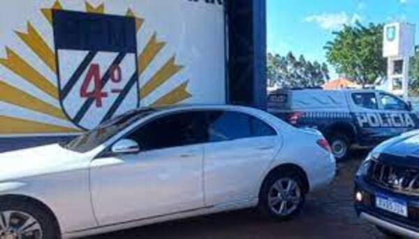 Mujer es detenida con 2,5 kg de marihuana en un coche robado en Ponta Porã