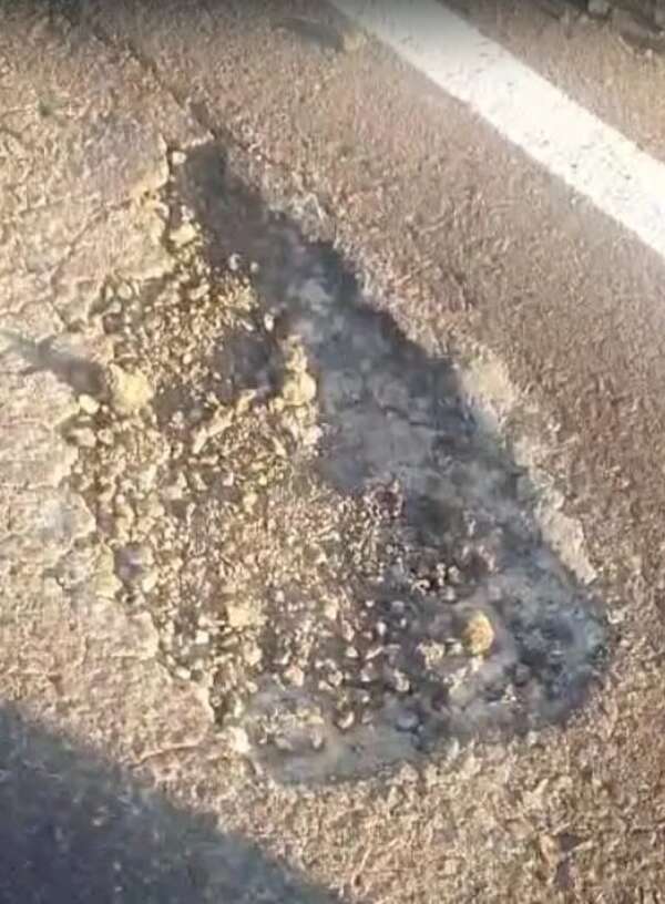 Aparecen más baches en la “nueva” y encarecida ruta PY09 del MOPC - Economía - ABC Color