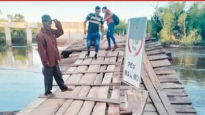 Con micrófono de martillo, pidió solución para su gente