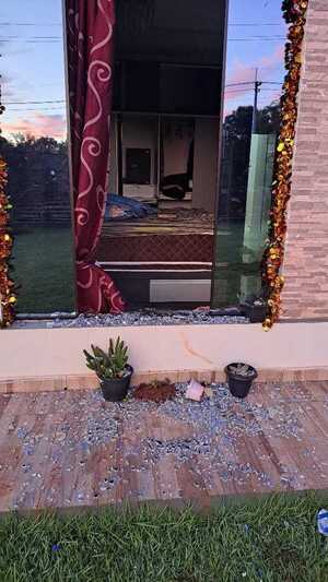 Violento asalto con toma de rehenes en una casa en Itapúa