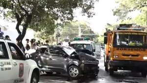 Joven de 19 años choca contra una columna y fallece en Asunción
