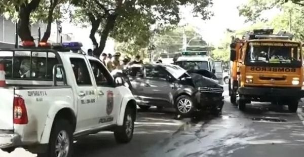 Joven de 19 años chocó columna y murió en Asunción