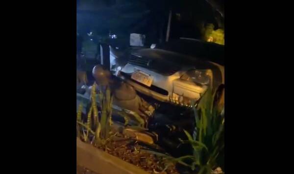 Conductor Ka'ure chocó y destrozó una estatua