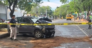  Joven perdió la vida al chocar contra una columna de la ANDE en Asunción