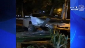 Automovilista choca contra estatua en Presidente Franco - Noticias Paraguay