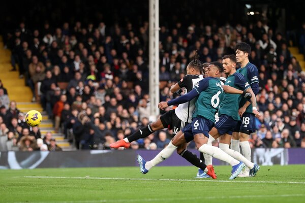 Versus / Arsenal pierde ante Fulham y deja pasar la ocasión de ponerse líder