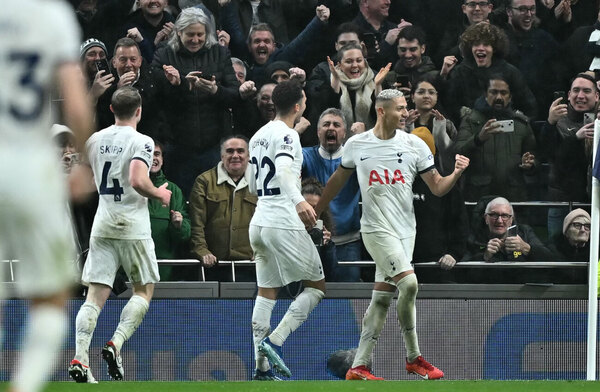 Versus / Despidiendo el 2023, Tottenham triunfó ante el Bournemouth