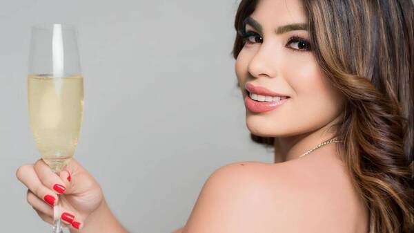 ¡Chin, chín! La princesita de Miss Bombonazo te desea un ¡feliz 2024!