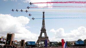 París celebra la entrada en 2024 con un espectáculo de luces centrado en las Olimpiadas