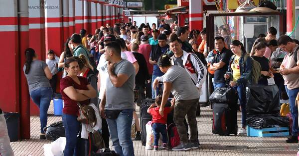 La Nación / Estación de Buses de Asunción: intenso movimiento - OJO Galería