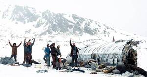 La Nación / “La sociedad de la nieve” da voz a los muertos de la tragedia en los Andes